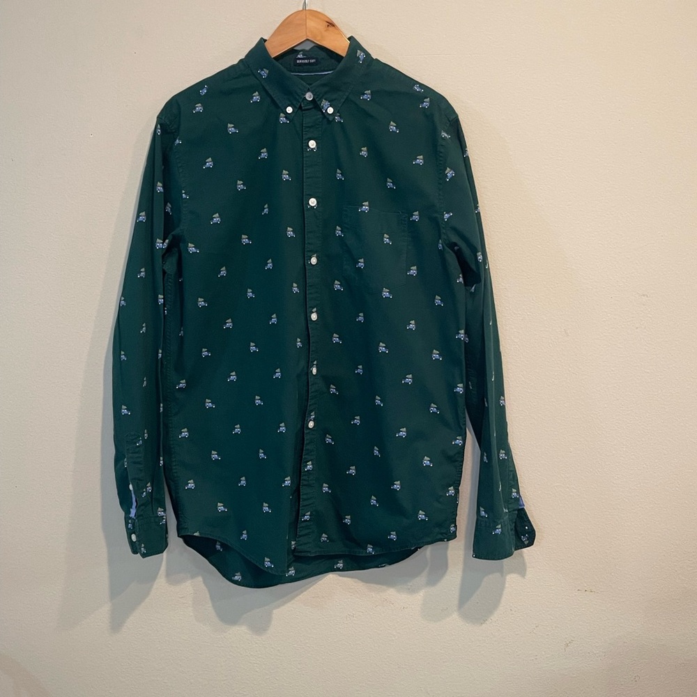 American Eagle Poplin Button-up “Pine trees on SUVs”